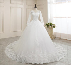 Lace Embroidery Half Sleeve V Neck Elegant Wedding Gown
